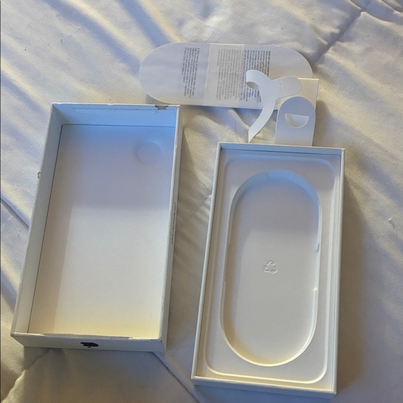 Apple iPhone 16e BOX ONLY - Picture 9 of 9